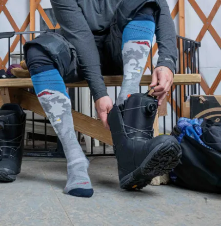 Darn Tough Men's Heady Yeti Over-the-Calf Midweight Ski & Snowboard Sock 2025