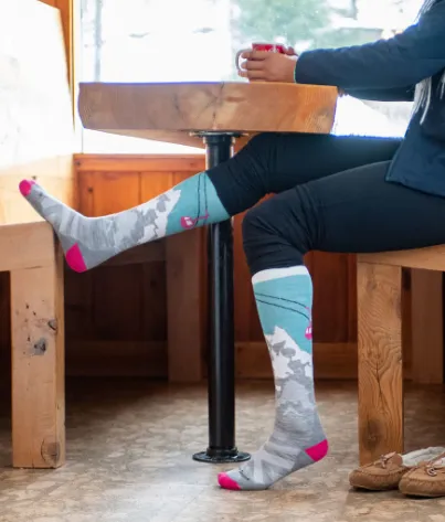 Darn Tough Women's Yeti Over-the-Calf Midweight Ski & Snowboard Sock 2025