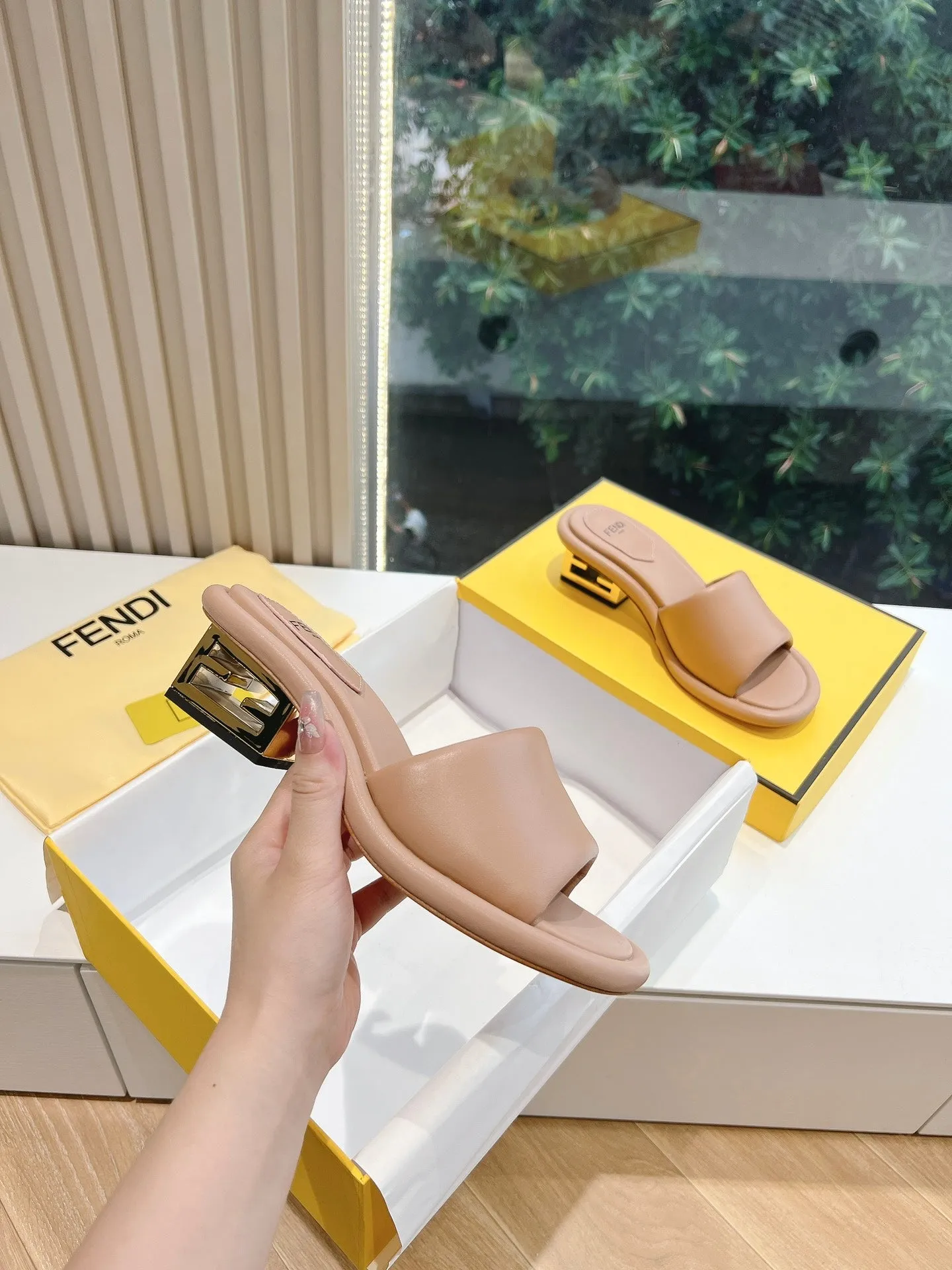 FF Baguette Slides Women 45 Nappa Leather Light Brown