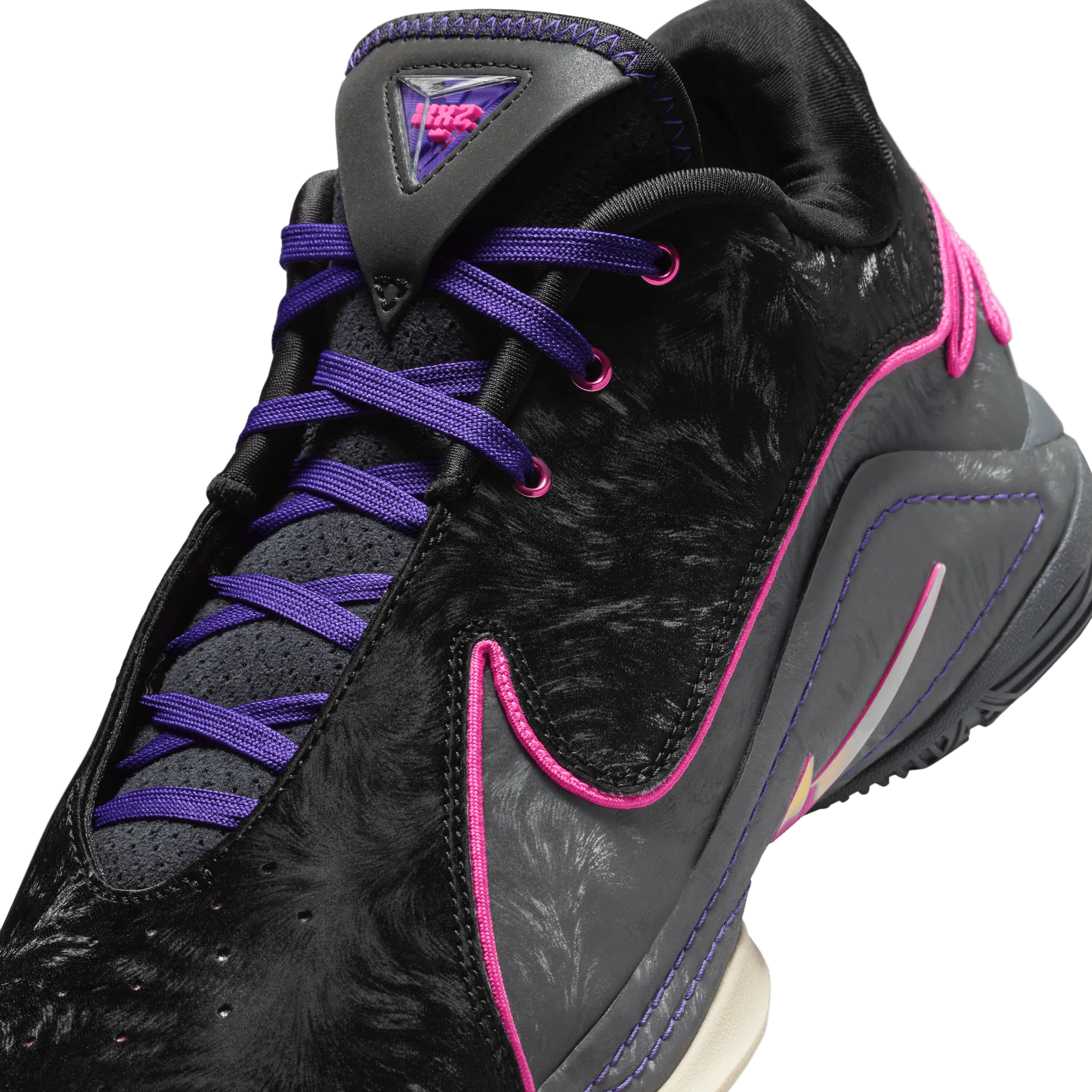 LEBRON XXII EP BASKETBALL SHOES
