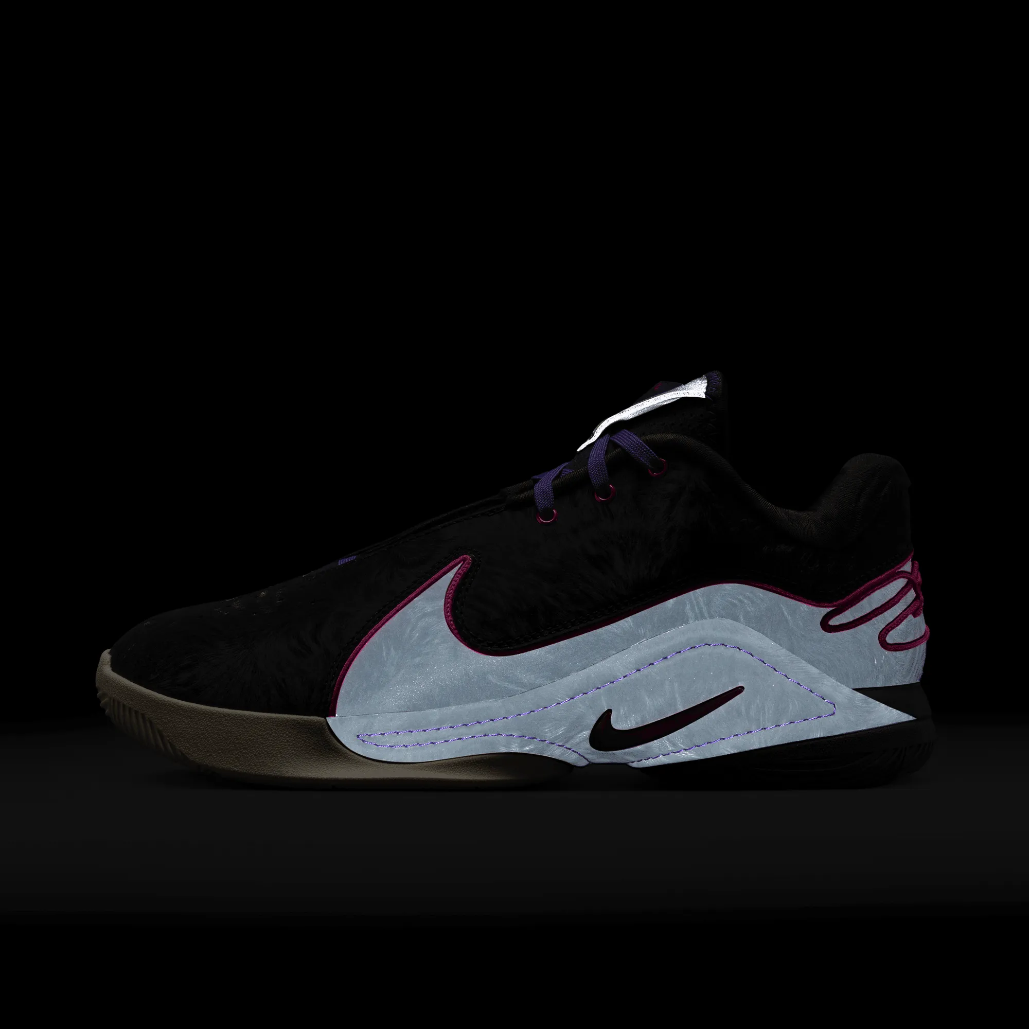 LEBRON XXII EP BASKETBALL SHOES