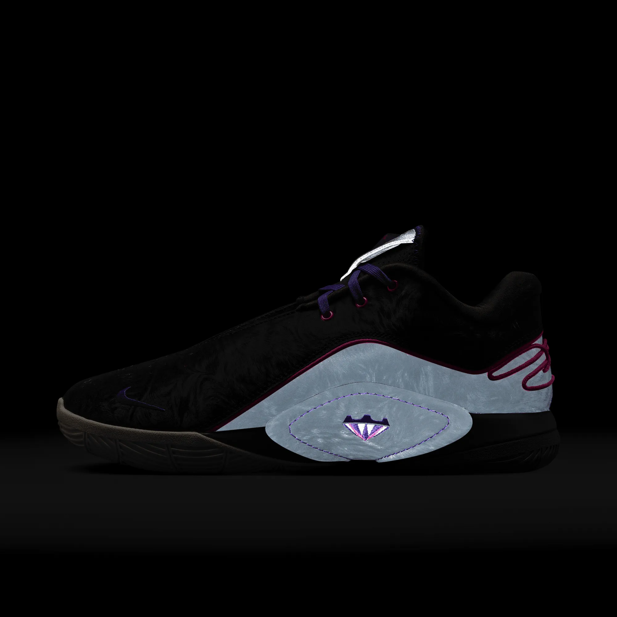 LEBRON XXII EP BASKETBALL SHOES